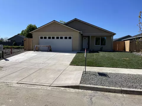 2473 Brady Way, Medford, OR 97501