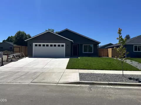 2473 Brady Way, Medford, OR 97501