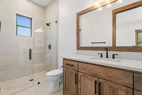 Bath - 17788 Preservation Loop #487, Bend, OR 97707 photo 6 of 6