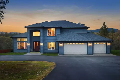 547 Jackpine Dr, Grants Pass, OR 97526