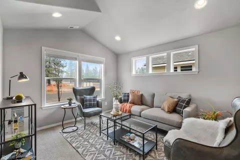 2822 NW Sterling Dr, Redmond, OR 97756