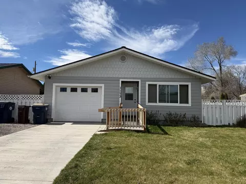 1173 NW 8th St, Redmond, OR 97756