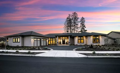 60871 River Rim Dr, Bend, OR 97702