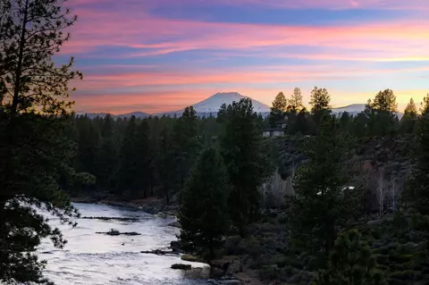 60871 River Rim Dr, Bend, OR 97702