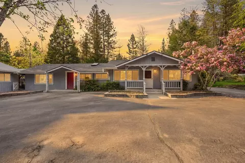 234 Penny Ln, Grants Pass, OR 97527