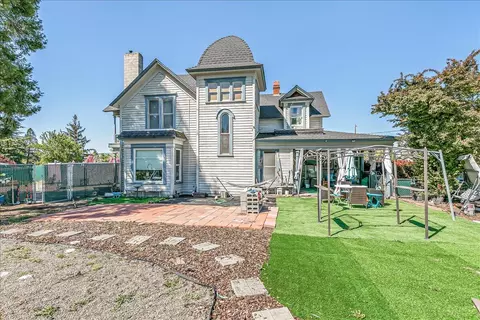 1984 Brookhurst St, Medford, OR 97504