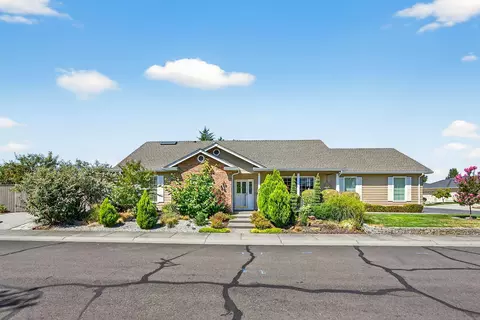 2918 Brookdale Dr, Central Point, OR 97502