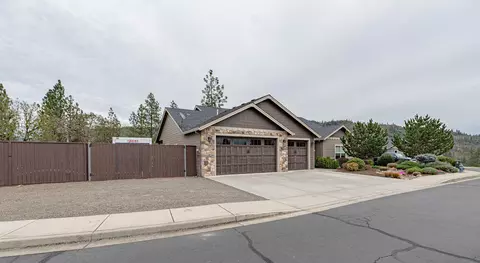 217 White Oak Way, Shady Cove, OR 97539