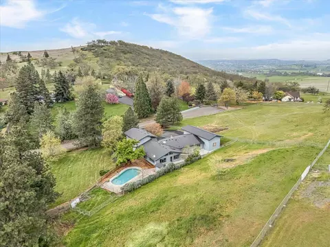 2455 David Ln, Medford, OR 97504