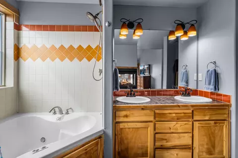Bath - 63222 Brad St, Bend, OR 97701 photo 4 of 5