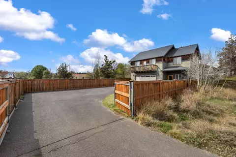 Exterior - 63222 Brad St, Bend, OR 97701 photo 6 of 7