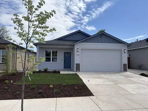 740 Dahl Pl #15, Medford, OR 97501