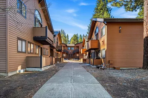 56856 Enterprise Dr # E4, Sunriver, OR 97707