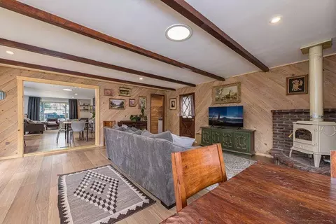Living - 60847 Jasmine Pl, Bend, OR 97702 photo 3 of 4