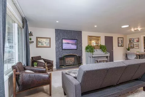 Living - 60847 Jasmine Pl, Bend, OR 97702 photo 1 of 4