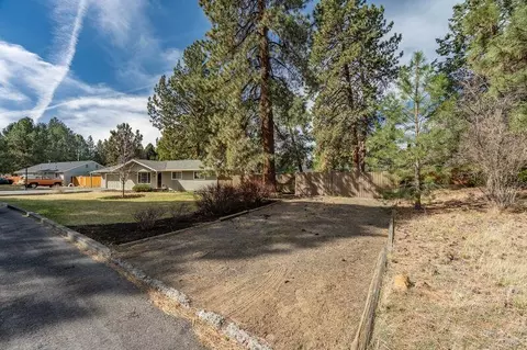 Exterior - 60847 Jasmine Pl, Bend, OR 97702 photo 4 of 18