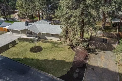 Exterior - 60847 Jasmine Pl, Bend, OR 97702 photo 6 of 18