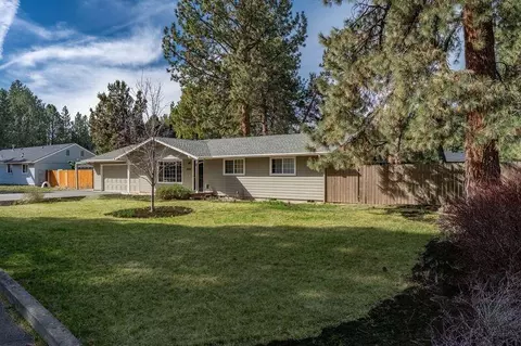Exterior - 60847 Jasmine Pl, Bend, OR 97702 photo 3 of 18