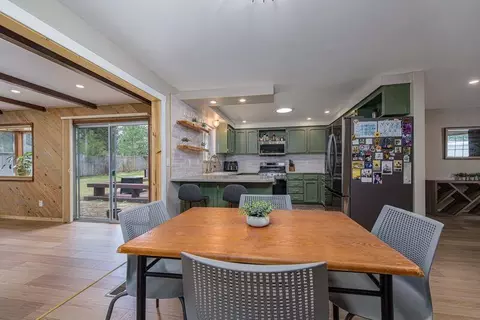 Dining - 60847 Jasmine Pl, Bend, OR 97702 photo 2 of 2