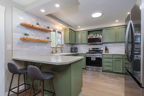 Kitchen - 60847 Jasmine Pl, Bend, OR 97702 photo 1 of 2