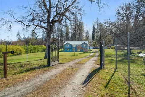 649 Pleasant Valley Rd, Merlin, OR 97532