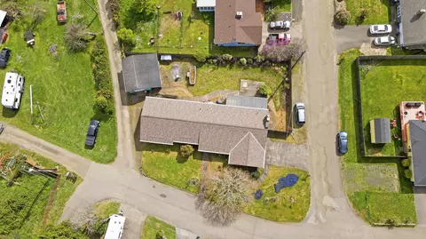 105 W 17th Pl, Coquille, OR 97423