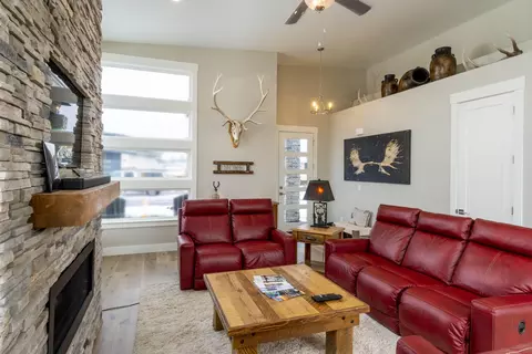 Living - 60069 SE Ruby Peak Loop, Bend, OR 97702 photo 2 of 4