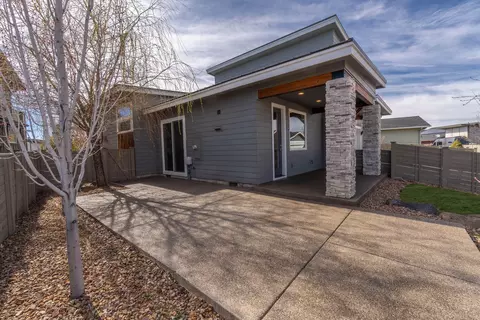 Exterior - 60069 SE Ruby Peak Loop, Bend, OR 97702 photo 9 of 11