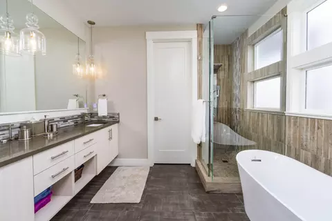 Bath - 60069 SE Ruby Peak Loop, Bend, OR 97702 photo 1 of 5