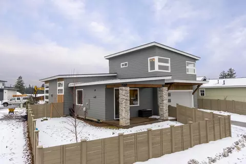 Exterior - 60069 SE Ruby Peak Loop, Bend, OR 97702 photo 6 of 11