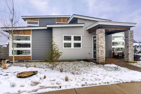 Exterior - 60069 SE Ruby Peak Loop, Bend, OR 97702 photo 4 of 11