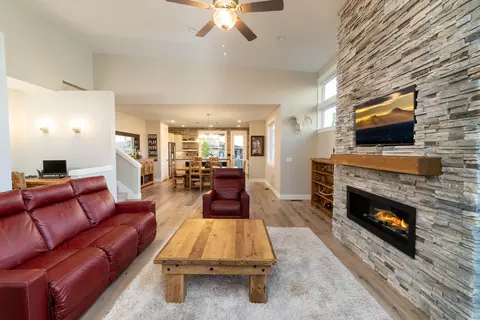 Living - 60069 SE Ruby Peak Loop, Bend, OR 97702 photo 3 of 4