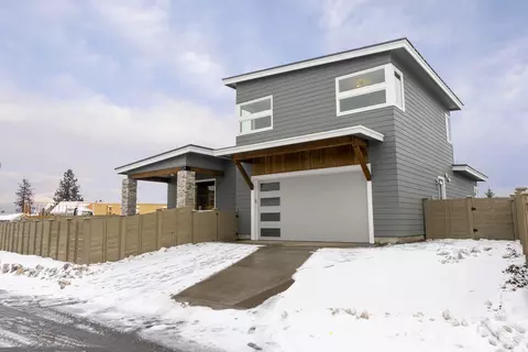 Exterior - 60069 SE Ruby Peak Loop, Bend, OR 97702 photo 5 of 11