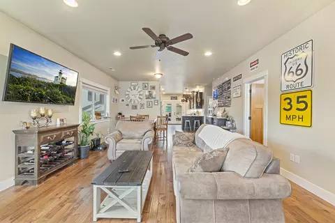 Living - 625 Cherry St, Central Point, OR 97502 photo 2 of 2