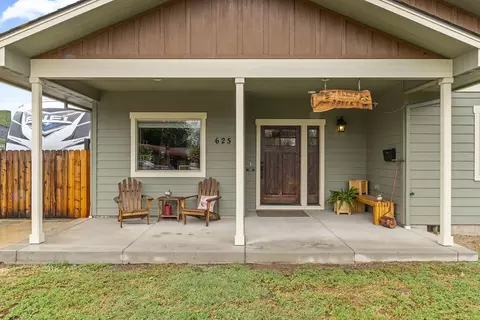 Exterior - 625 Cherry St, Central Point, OR 97502 photo 1 of 5