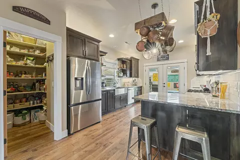 Kitchen - 625 Cherry St, Central Point, OR 97502 photo 5 of 5
