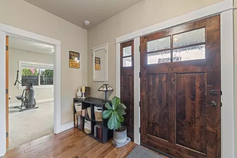 Entry Way - 625 Cherry St, Central Point, OR 97502 photo 1 of 4