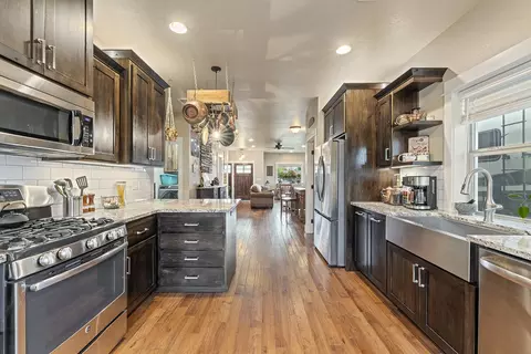 Kitchen - 625 Cherry St, Central Point, OR 97502 photo 1 of 5