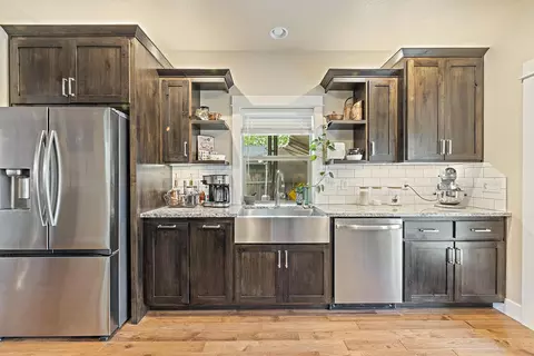 Kitchen - 625 Cherry St, Central Point, OR 97502 photo 4 of 5