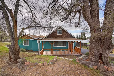 451 SE C St, Madras, OR 97741