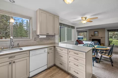 807 E Desperado Trl # 101, Sisters, OR 97759