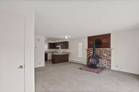 Living - 2011 NE Neil Way, Bend, OR 97701 photo 3 of 9
