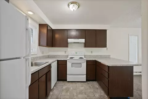 Kitchen - 2011 NE Neil Way, Bend, OR 97701 photo 4 of 8
