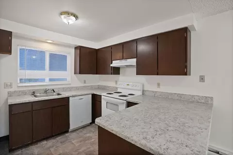 Kitchen - 2011 NE Neil Way, Bend, OR 97701 photo 2 of 8
