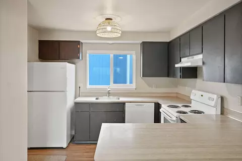 Kitchen - 2011 NE Neil Way, Bend, OR 97701 photo 5 of 8