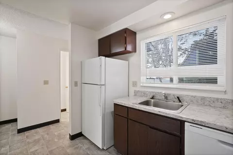 Kitchen - 2011 NE Neil Way, Bend, OR 97701 photo 3 of 8