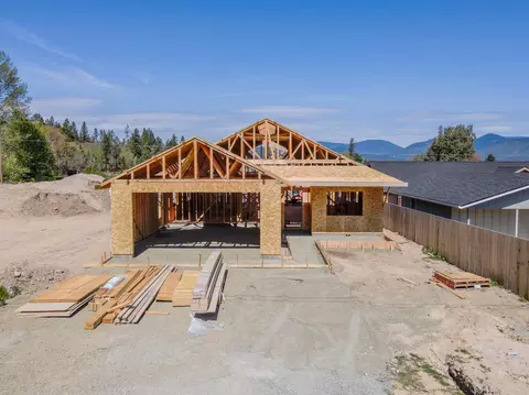 2736 Denton Trl, Grants Pass, OR 97527