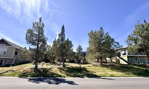 2429 SW Valleyview Dr, Redmond, OR 97756