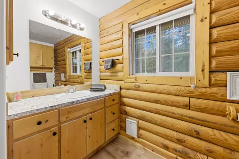 Bath - 51862 Pine Loop Dr, La Pine, OR 97739 photo 1 of 2