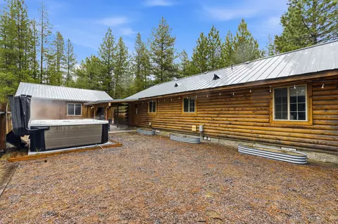 Exterior - 51862 Pine Loop Dr, La Pine, OR 97739 photo 8 of 10